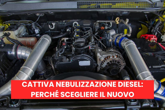 Auto con cofano aperto dove si può vedere il motore completo di tutti i suoi componenti