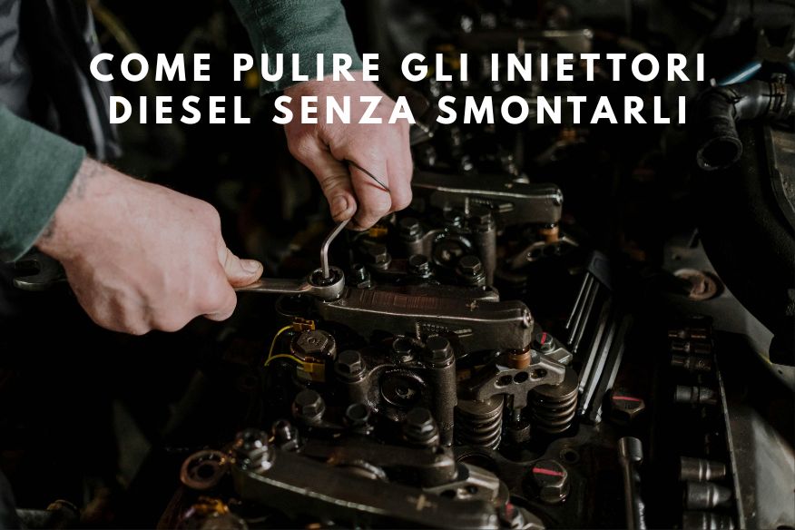 Mani di meccanico che lavorano su iniettori diesel: guida R Diesel Shop alla pulizia senza smontaggio.